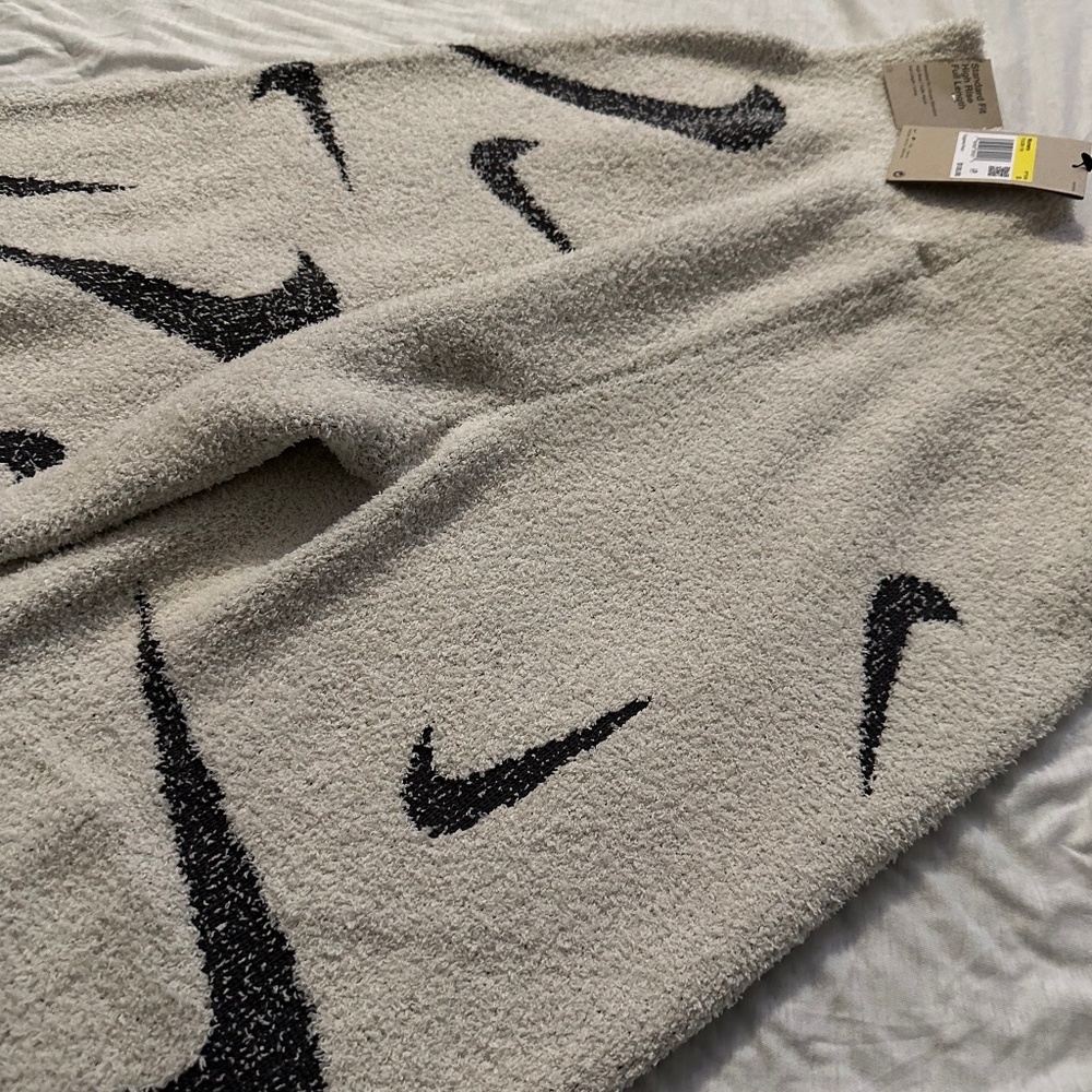 Nike Sportswear Phoenix Cozy Bouclé Cream Size S
